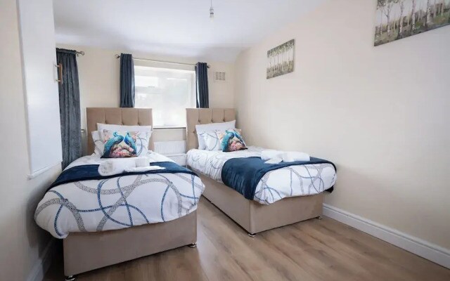 3-bed House - Sleeps 7, Parking & Views