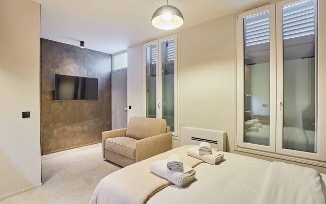 Suite Premium Facing the Chateau de Vincennes