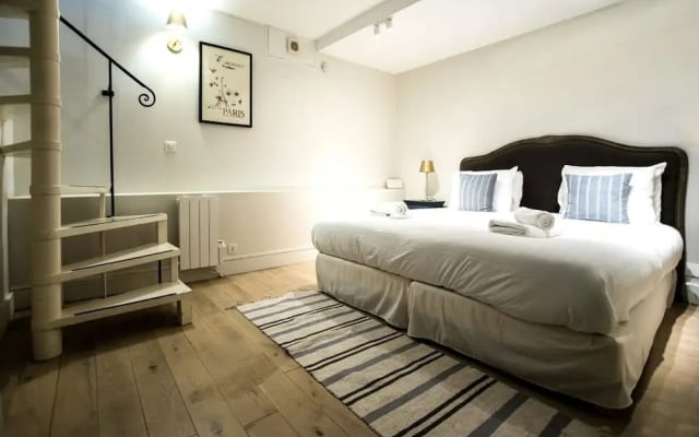 Classy Bourgeois Chic 2 Bedroom Apt in Le Marais