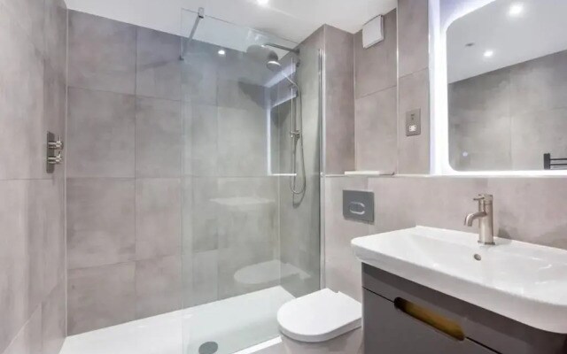 2 Bedroom Penthouse - Large Balcony - Minster View