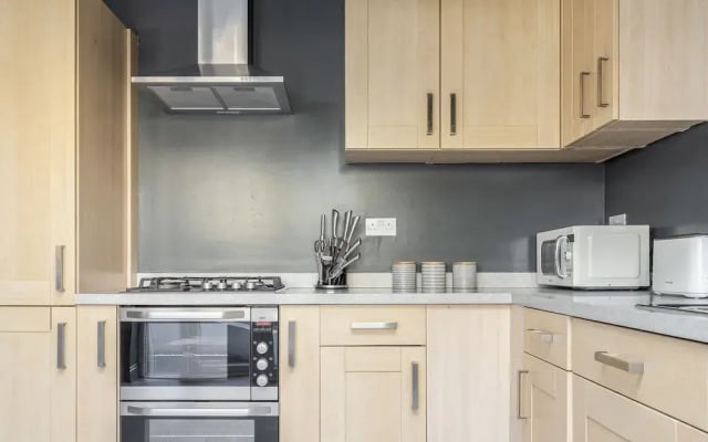 Spacious 3 Bed Flat Putney
