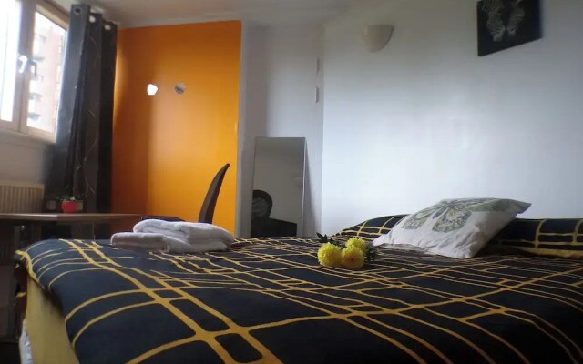 Chelsea Orange Apartment Sleeps10-petsok-parking