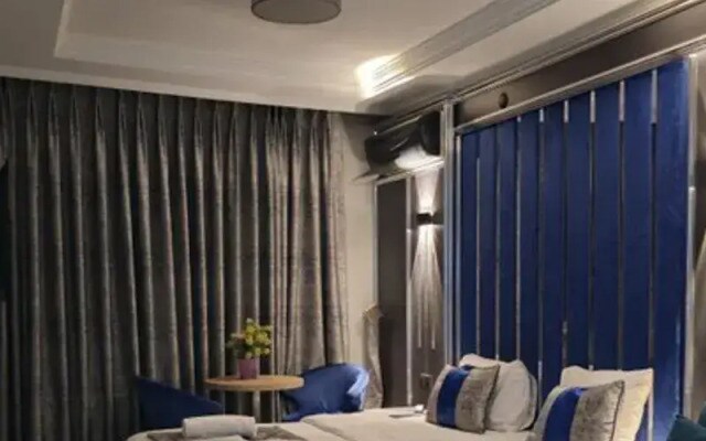 Blue Plus Hotel