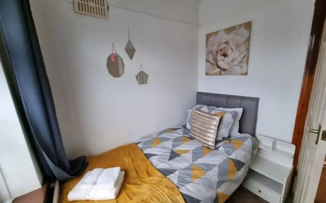3 Bed Spacious House With Parking