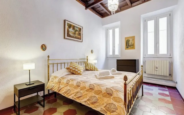 Spanish Steps Spacious Apartment