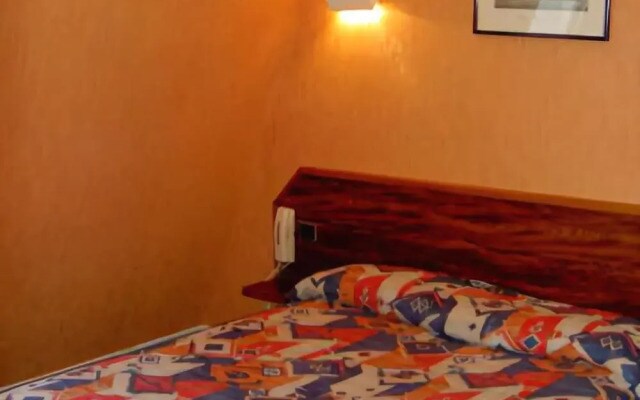 Hôtel Maât Batignolles