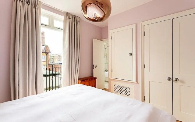 Chic Gunter Grove Flat - London Retreat