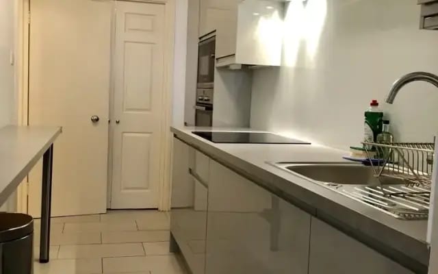 Victoria Station Apartment