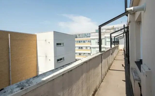 2Bd London Flat - City Buzz & Parkside Serenity