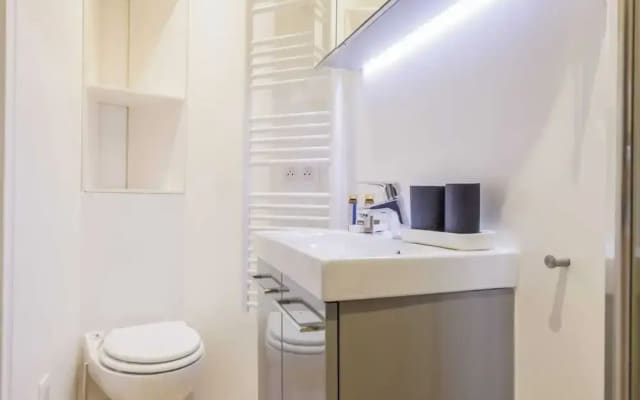 Apartment 1 BDR /4P 16th Near Trocadaro