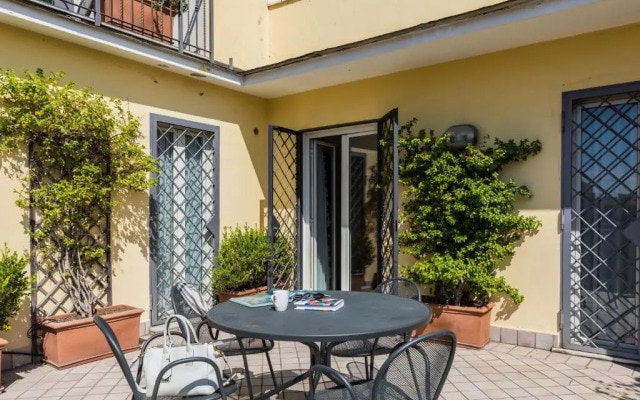 Crosti Apartments