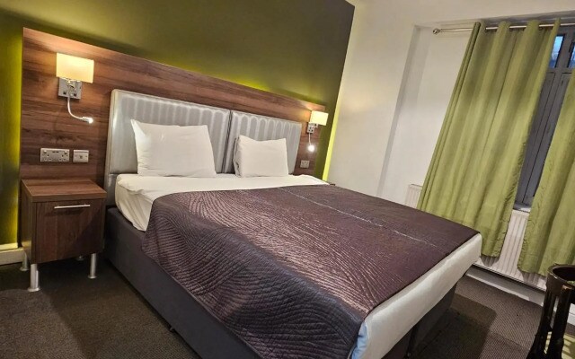 Chelsea House Hotel