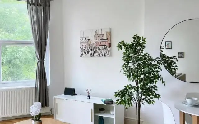 Modern and light 2 bed flat in SW2