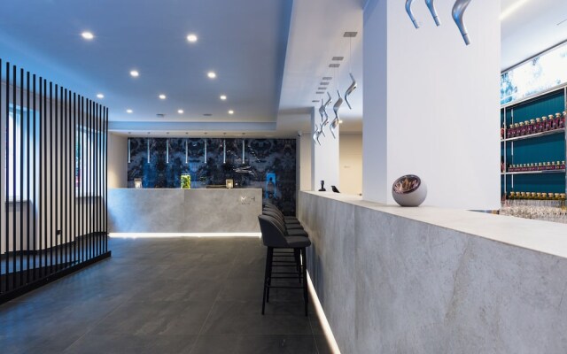 J Maluni City Hotel