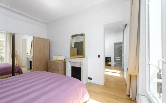 Dream apartment on the Elysee fields