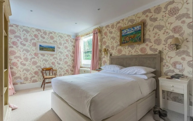 Elm Park Gardens XI by Onefinestay