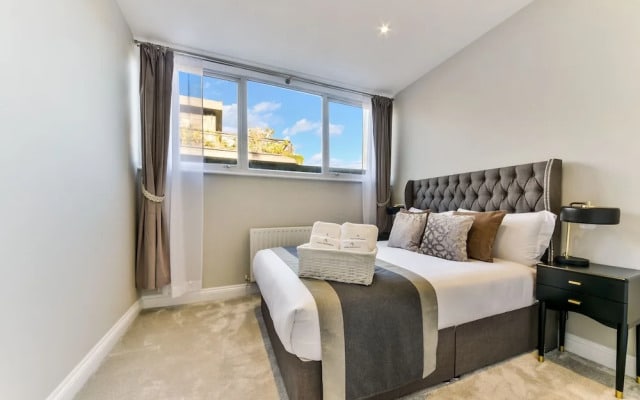 Avari Apartments - Hatton Collection