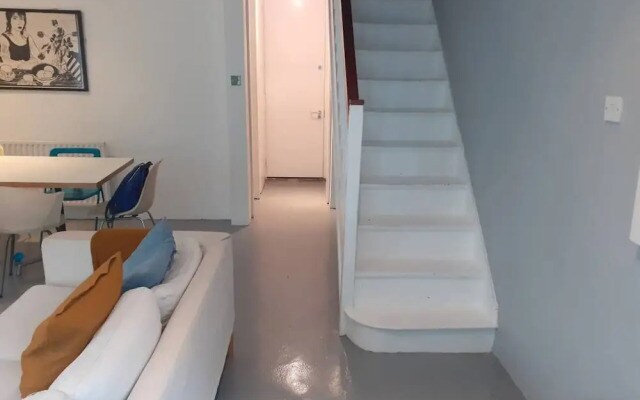 3 bed Apartment With Garden in Zone one se1