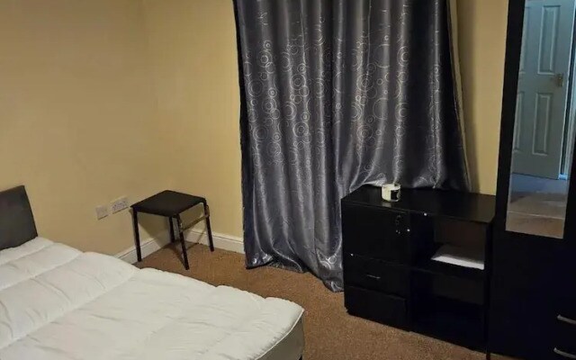 Stratforf 2-bed Apt, Sleeps 4 With Private Garden