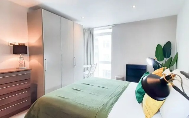 Two Bed Serviced Apt in Old Street