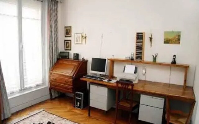 Two-Bedroom Apartment Montmartre (121)