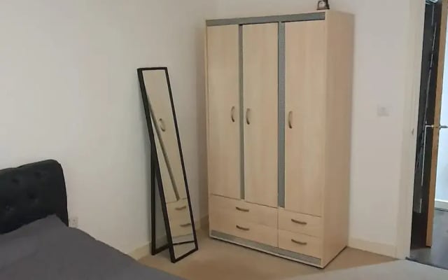 1 Bed Apartment Sleeps 2 With Wi-fi & Tv