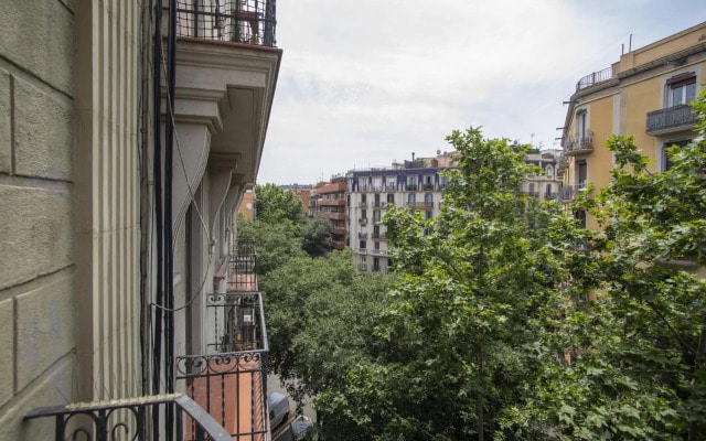 31ENT335 - Mediterranean decorated apartment