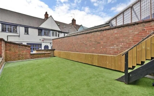 Luxury 3-bed Huge Garden Great Transport Links