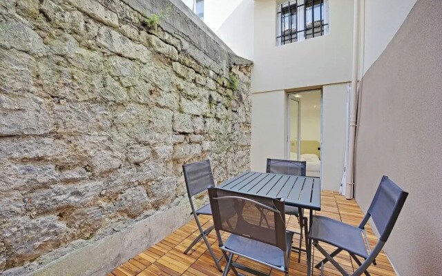Modern Apartment With Terrace