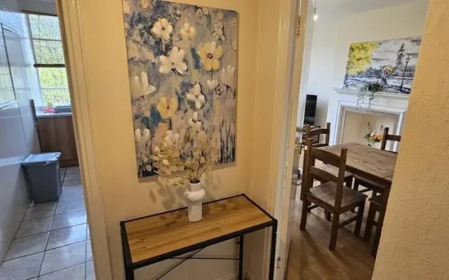 Brondesbury Apartment