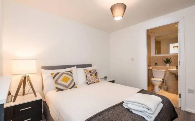 Host Apartments Oldham Place