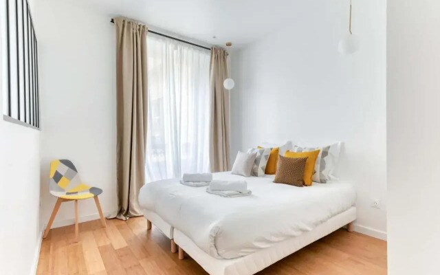 New Large Studio in the Heart of Paris 12
