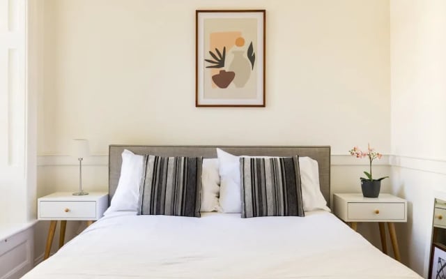 Contemporary Apartment in Central Bloomsbury