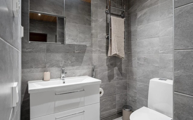 Main Square Renovated Apt, Sauna and Parking
