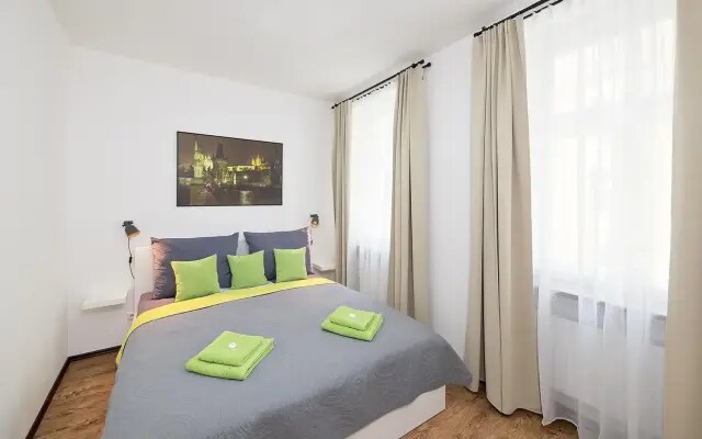 Letna luxury apartment