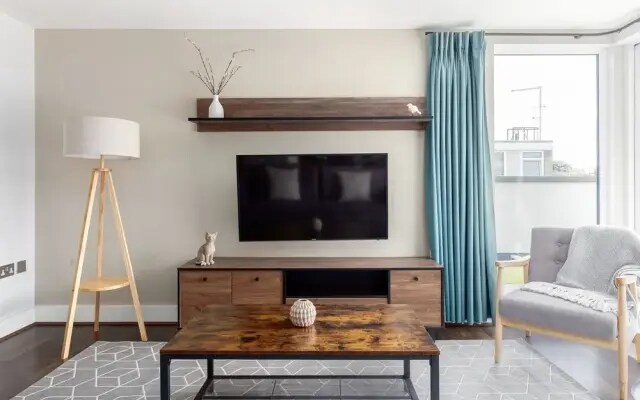 Impressive 2 Bed Penthouse in Wandsworth