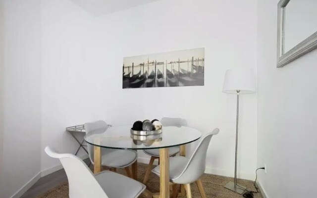Near Reina Sofía Museum. 6pax. 2bedrooms. Reina Sofia III
