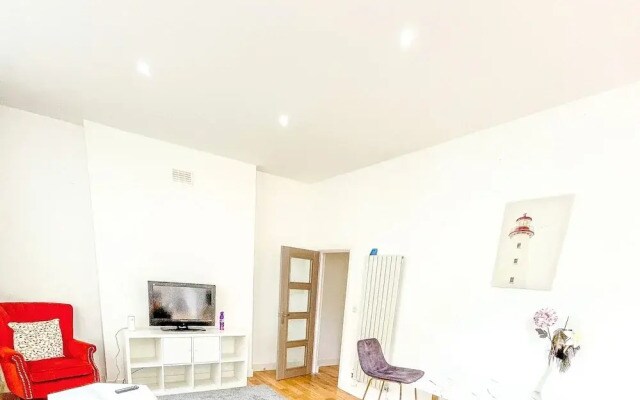 London 2-bed Apartment in Herbert Road