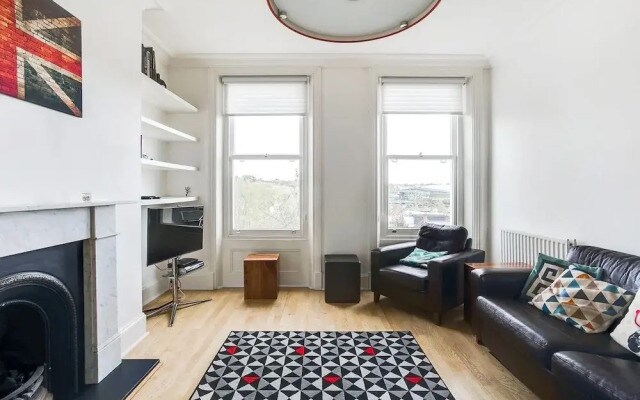 Beautiful 2BR Home in Wimbledon Village W/parking