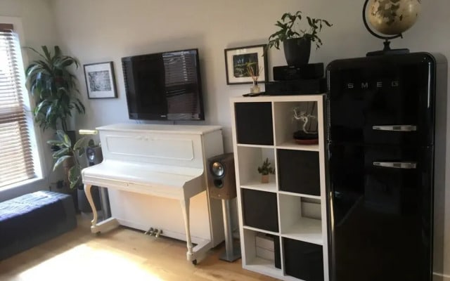Charming 1 Bed Near Tube with Parking Permit