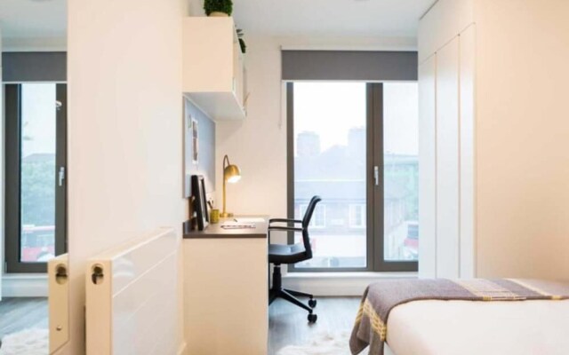 Student only Modern Studio at White city