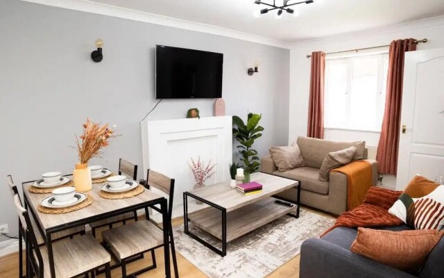 Lovely 2bedroom Home in Haydock With Free Parking