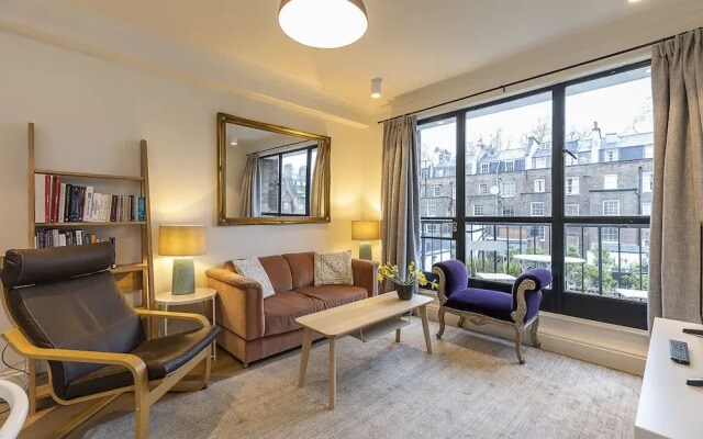 Modern 2BR Flat Minutes From Kensington Gardens