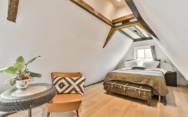 Herengracht Bed & Breakfast with canal view