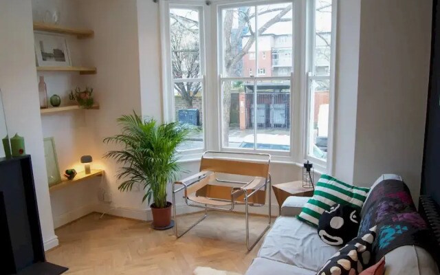 Elegant 2 Bed Close to Chatsworth Road