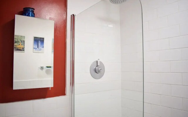 Top Floor 2 Bedroom Apartment in Hackney