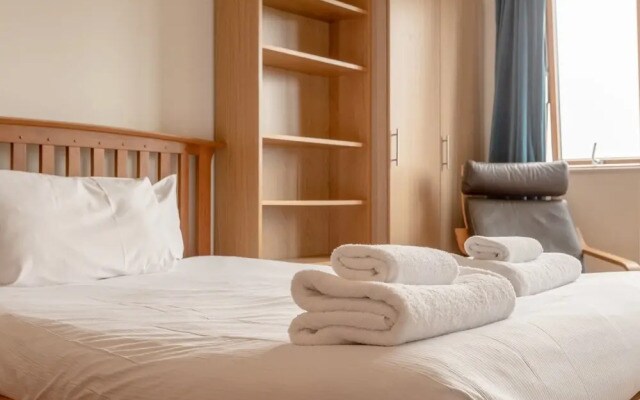Cosy 2 Bedroom Flat Next To Quiet Park