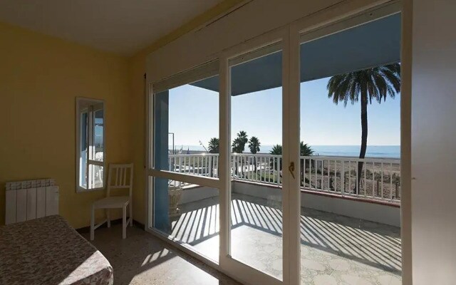 Apartamento en 1era linea mar con terraza de 25m2