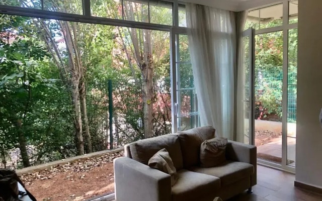 Lovely Escape House in a Frame with Garden