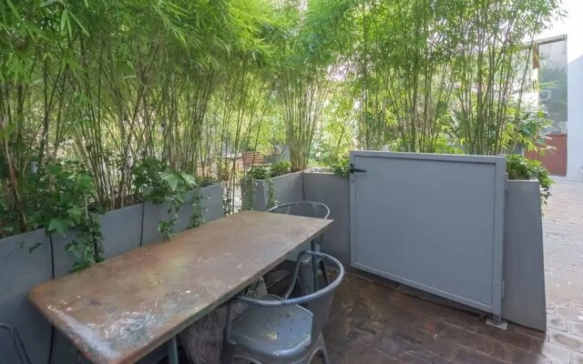 Modern Industrial 80m2 Apartment Near Bastille